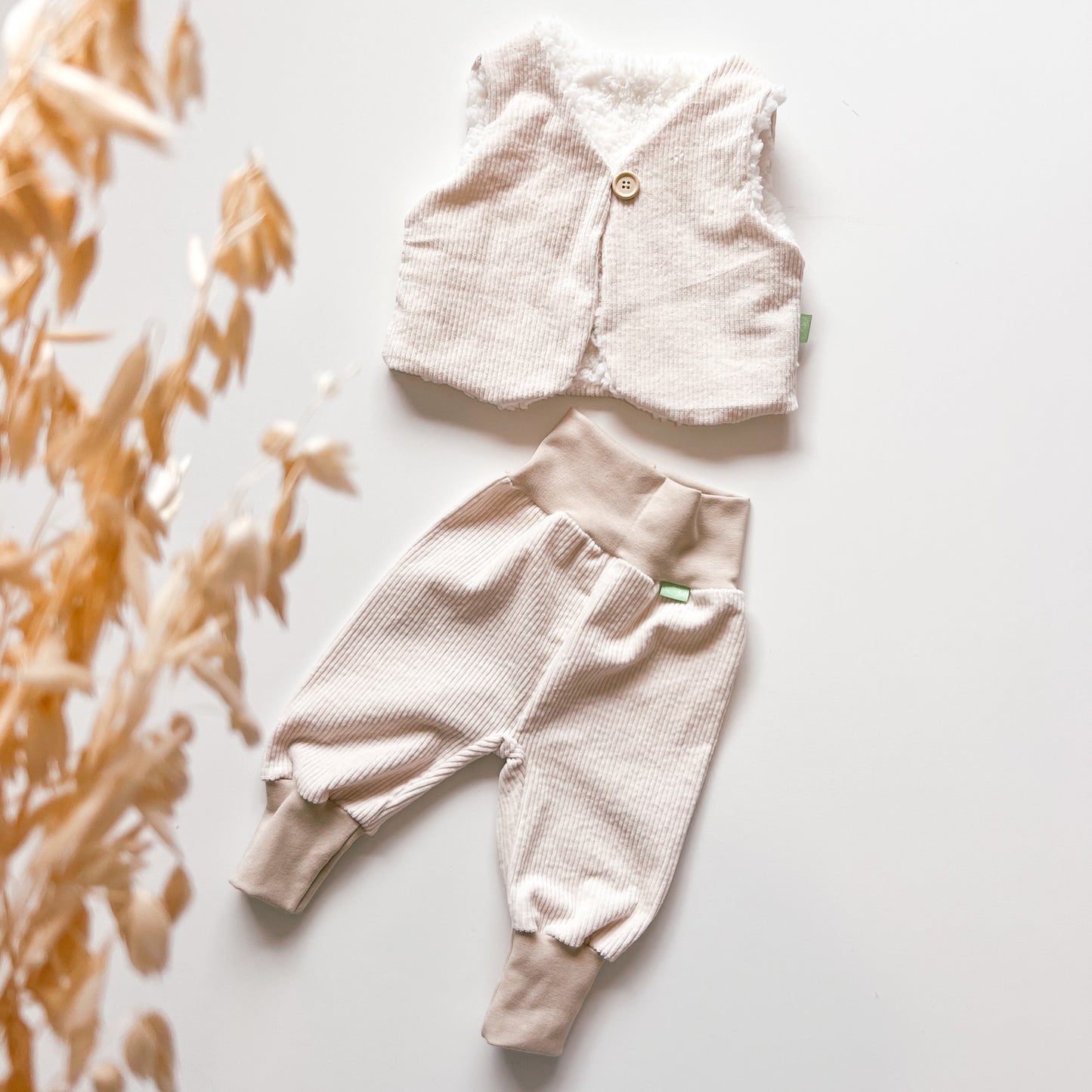 Stylisches Unisex-Set in Beige für Baby und Kind