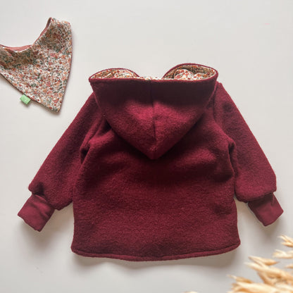 Montessori Walkjacke Rot mit Blumen, magnetischen Reißverschluss