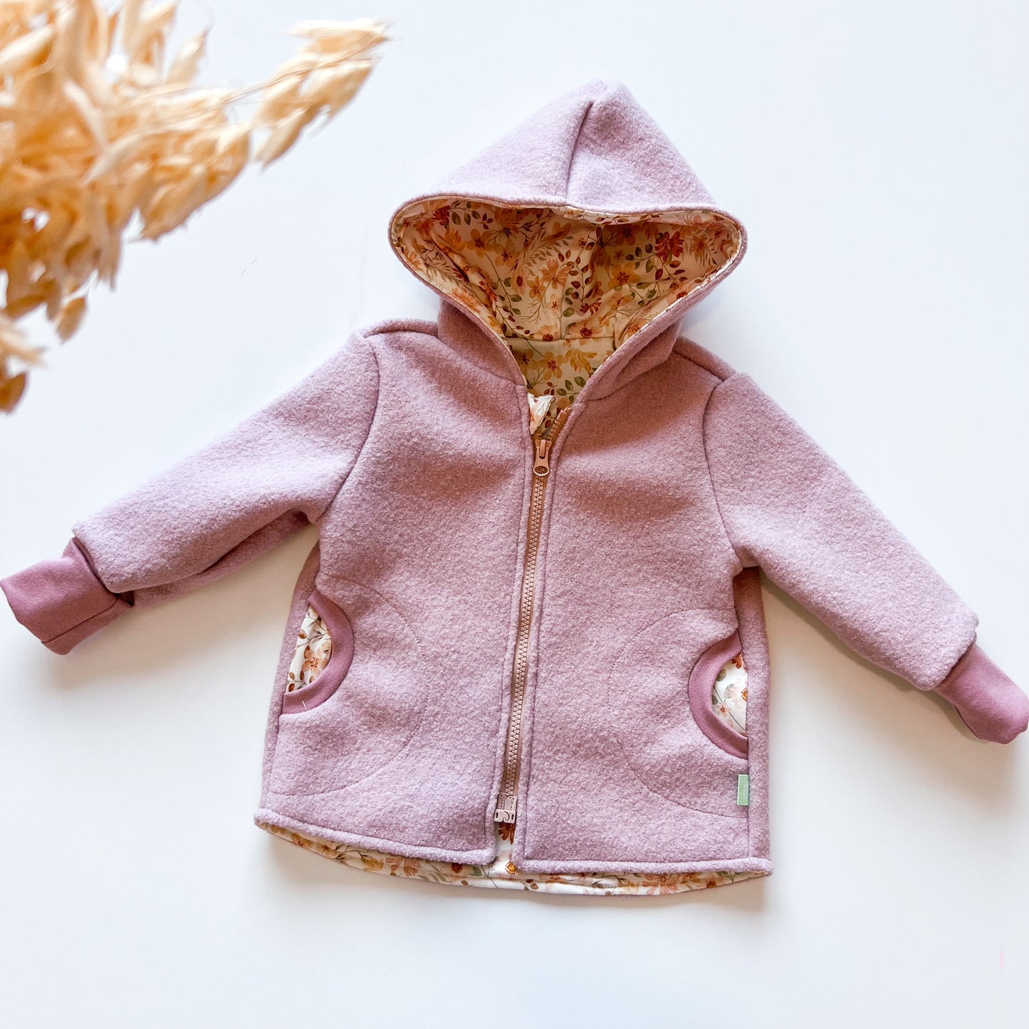 Montessori Walkjacke in Rosa mit  Blumen, magnetischen Reißverschluss