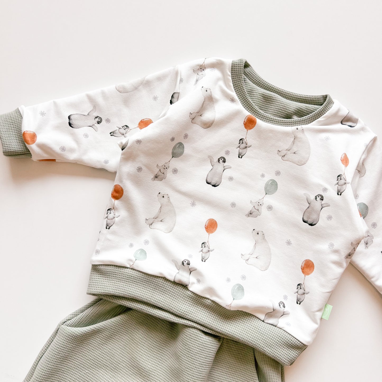 Set aus Wendepulli und Mitwachshose für Baby & Kind – Bär