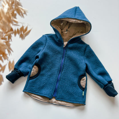 Montessori Walkjacke in Blau mit Boat, magnetischen Reißverschluss