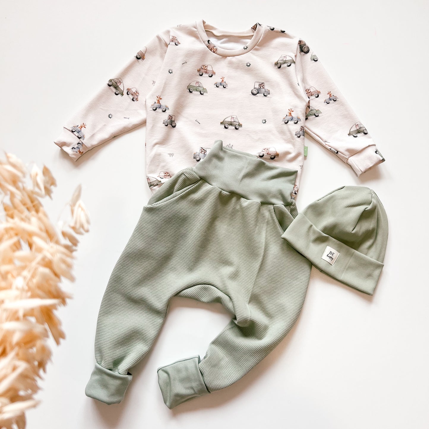 Set aus Oversize Pulli und Mitwachshose für Baby & Kind