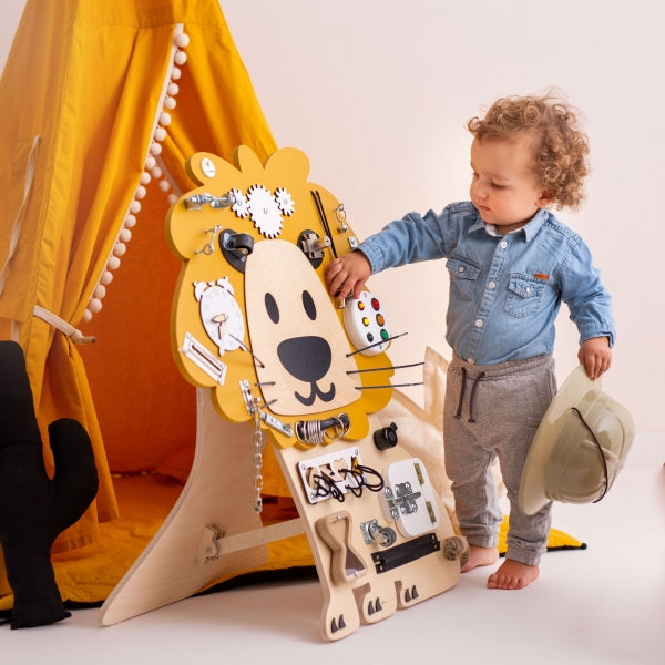 Montessori Busy Board - Löwe Edmund