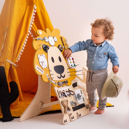 Montessori Busy Board - Löwe Edmund