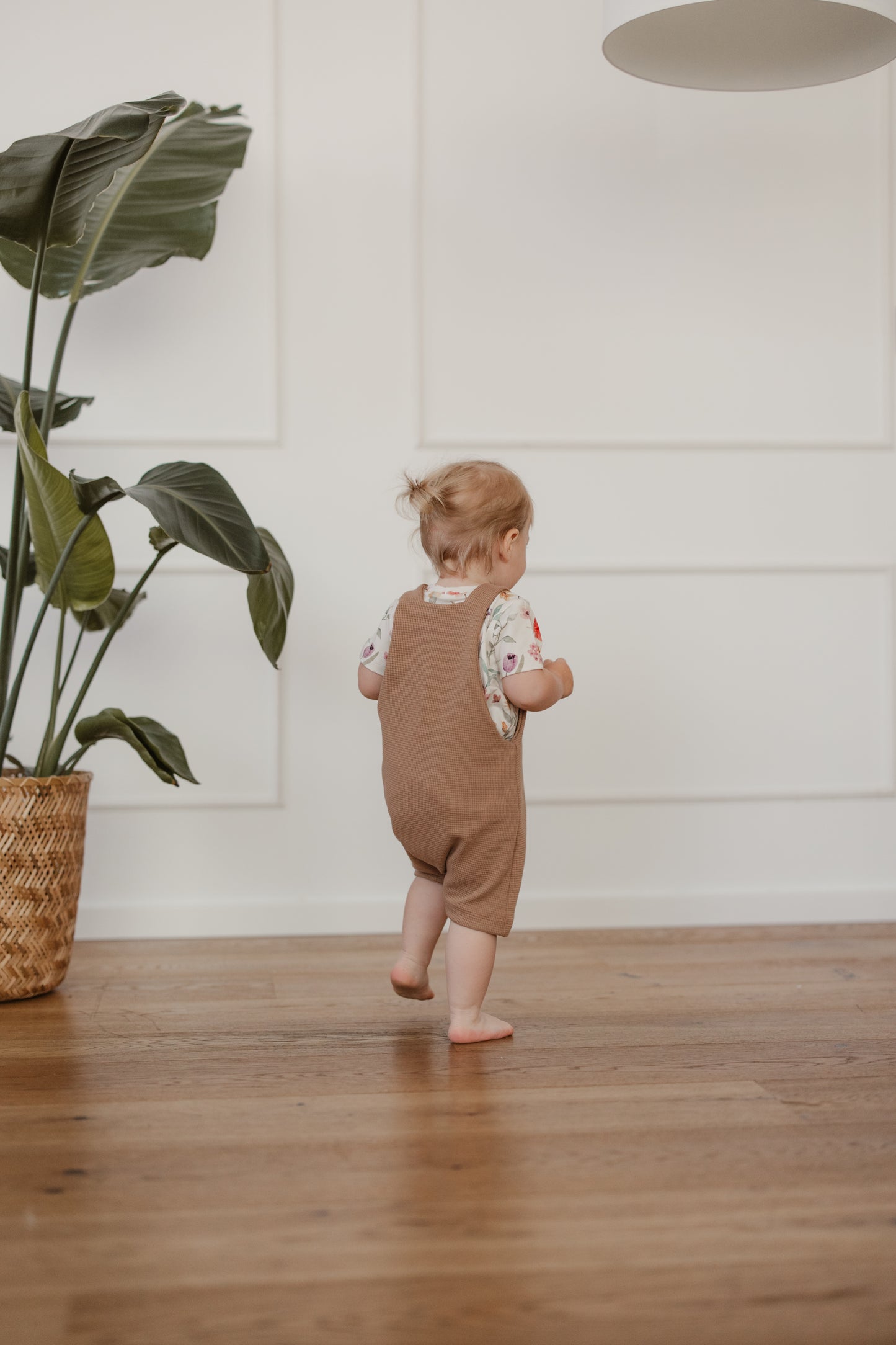 Latzhose für Baby und Kinder, braun