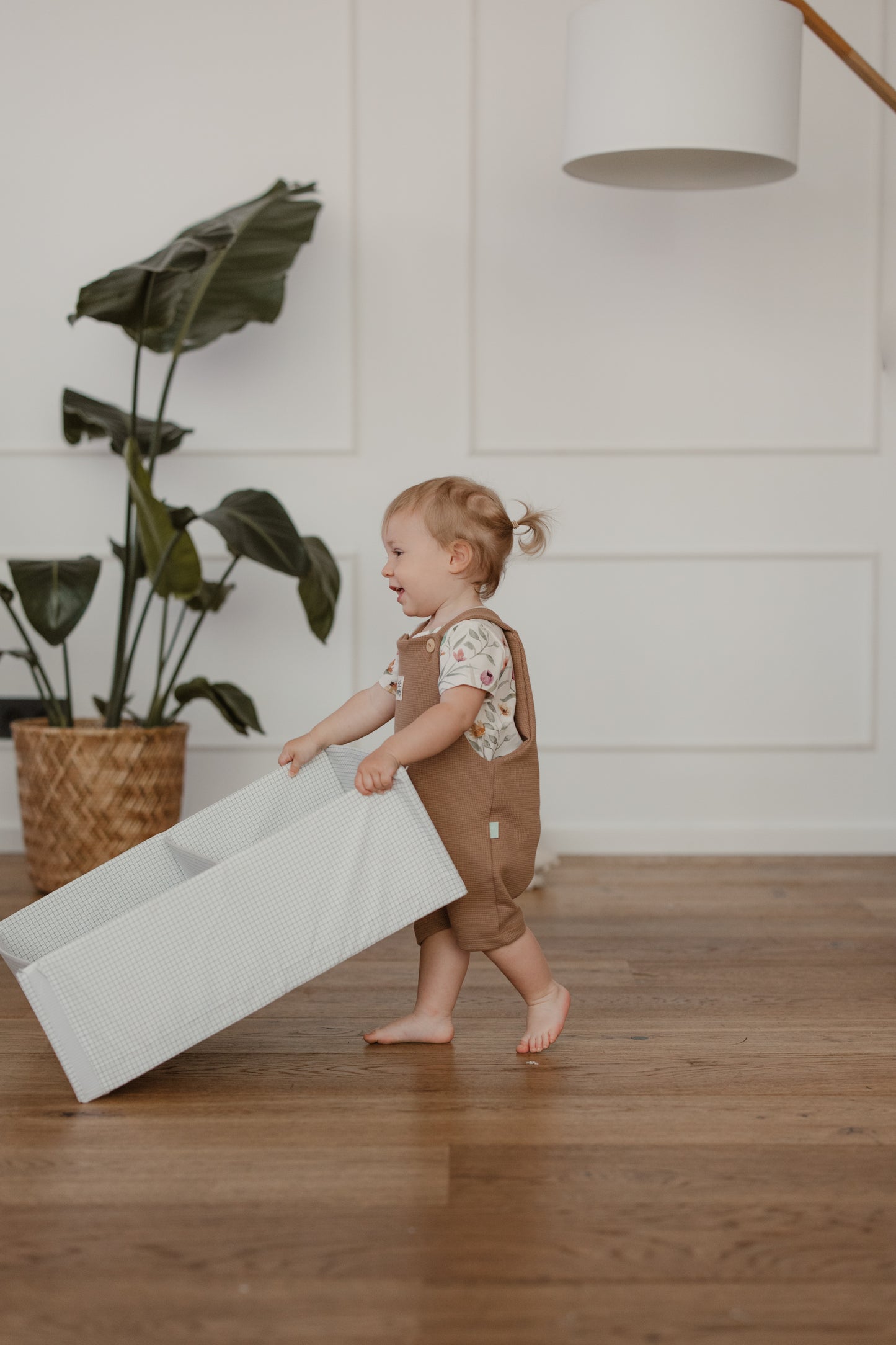 Latzhose für Baby und Kinder, braun