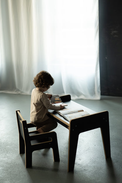 Holzstuhl und Tisch für Kinder S/M