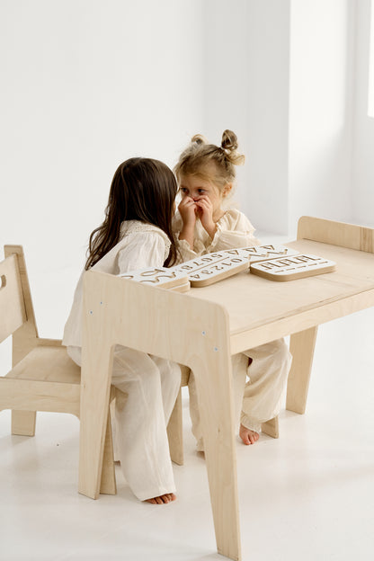 Holzstuhl und Tisch für Kinder L